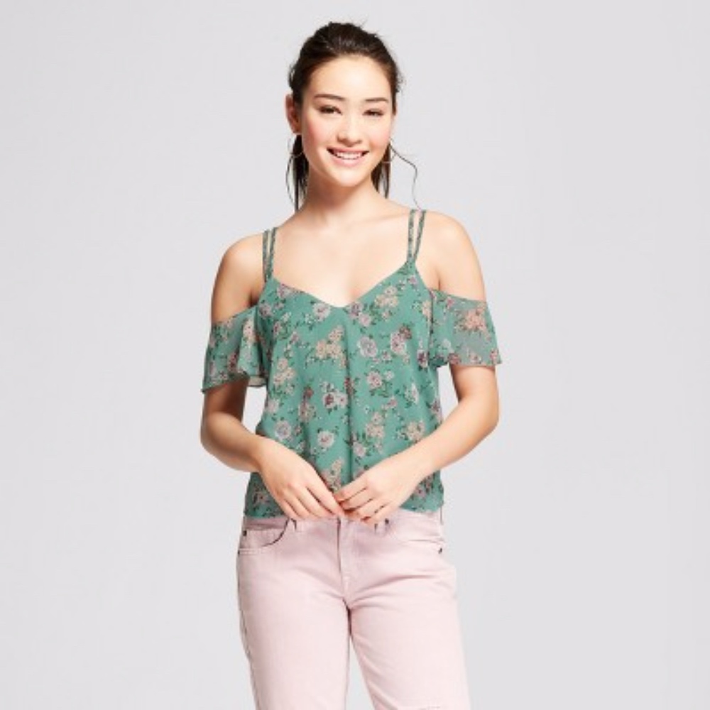 Xhilaration Cold Shoulder Top size Medium